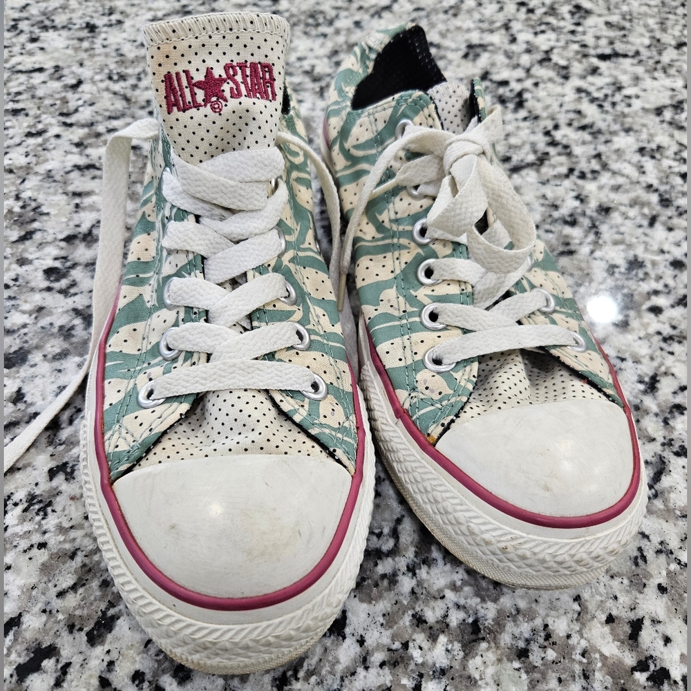 Converse Green and White Low Lace "Cat' Sneakers - Picture 2 of 7